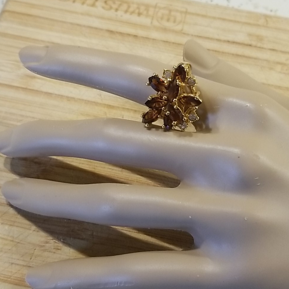 Avon 1970s Cocktail Ring Size 7 Topaz - Picture 2 of 4